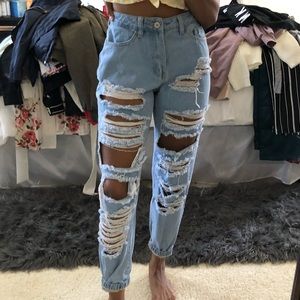 SUPER Distressed Boyfriend Jeans!